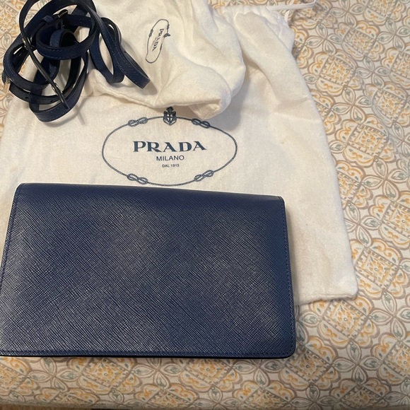 Prada evening bag with shoulder strap - Picture 3 of 3
